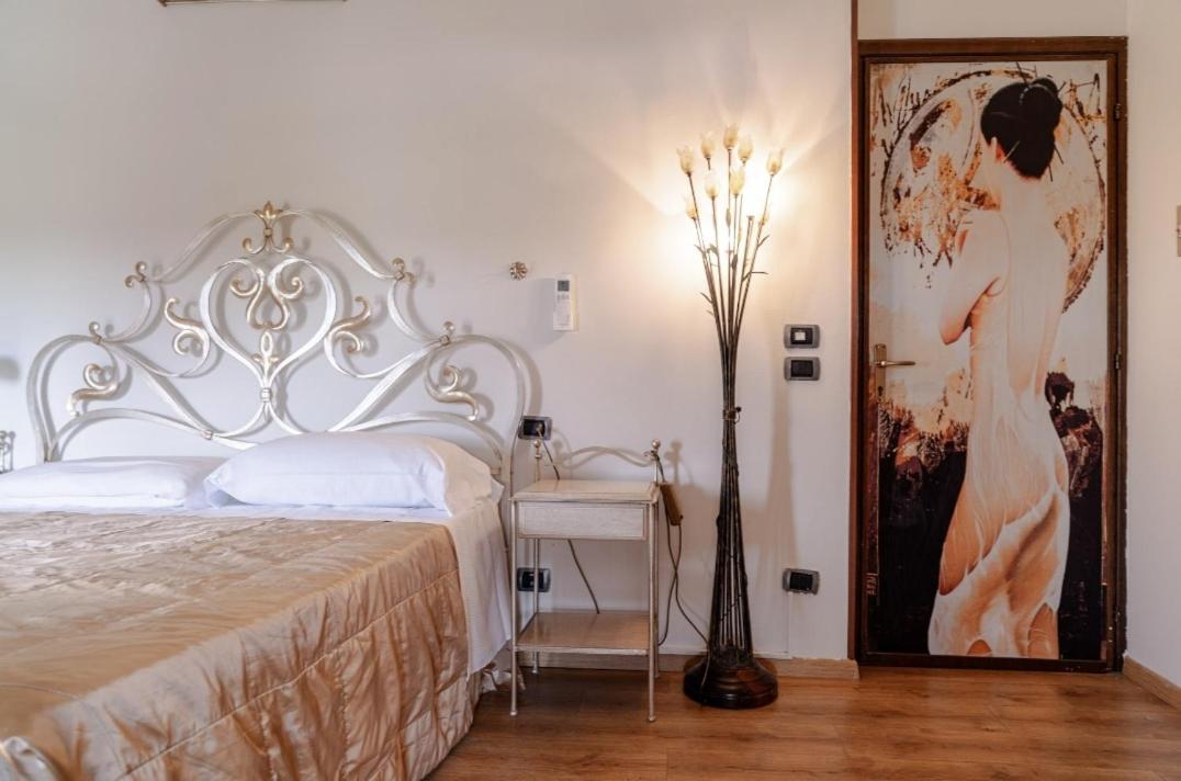 Manuela Le Quattro Coppe Hotel Desenzano del Garda Kültér fotó