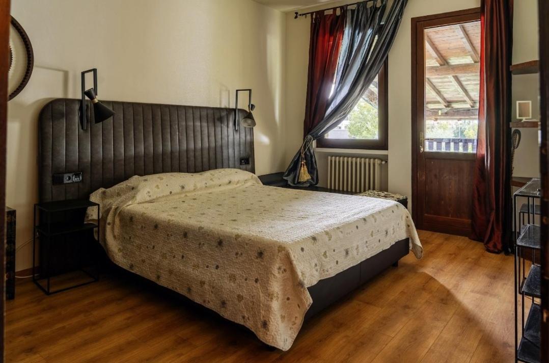 Manuela Le Quattro Coppe Hotel Desenzano del Garda Kültér fotó