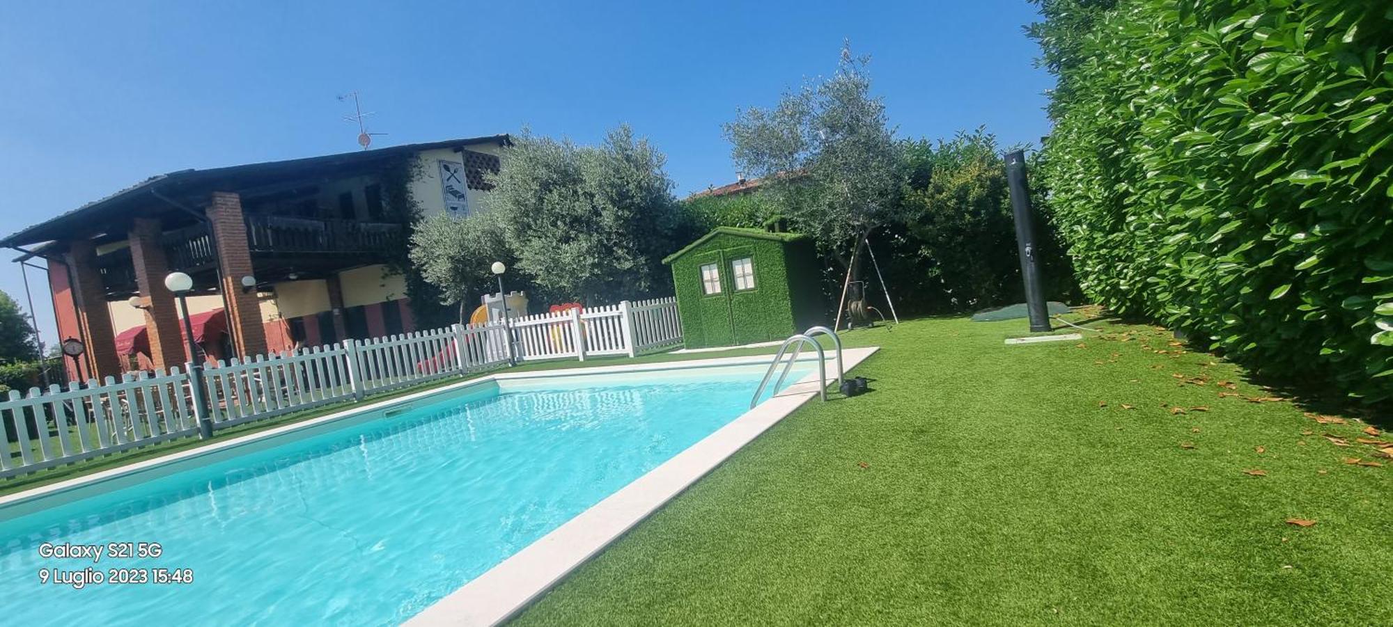 Manuela Le Quattro Coppe Hotel Desenzano del Garda Kültér fotó