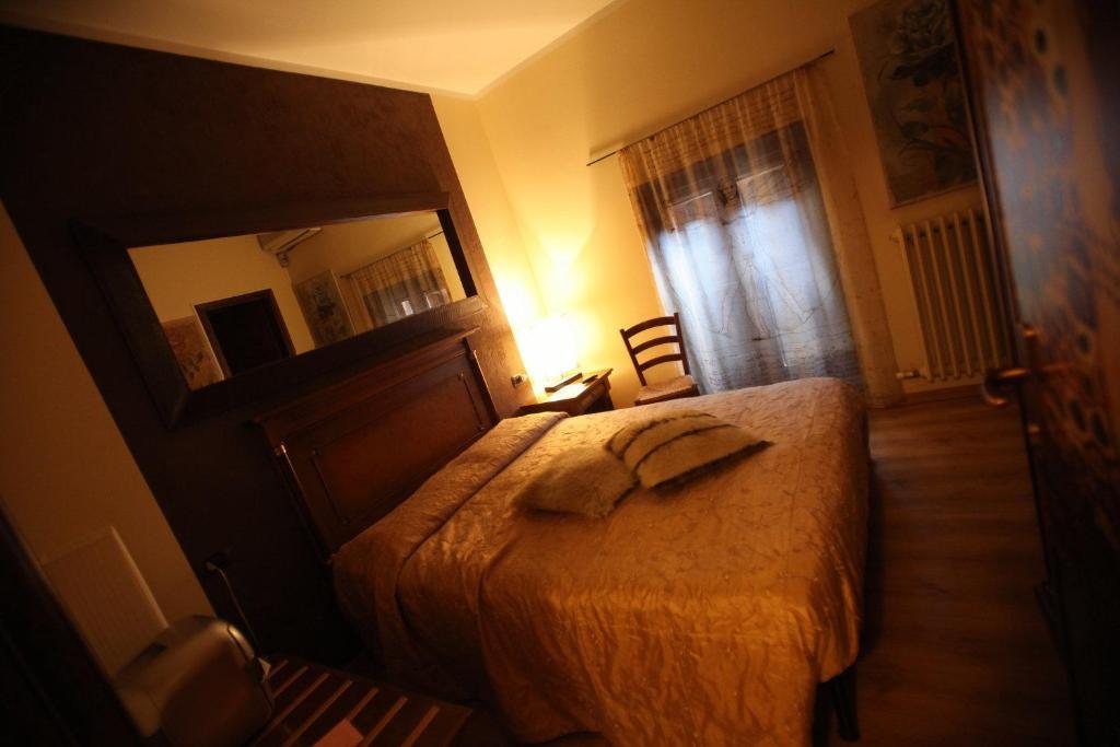 Manuela Le Quattro Coppe Hotel Desenzano del Garda Kültér fotó